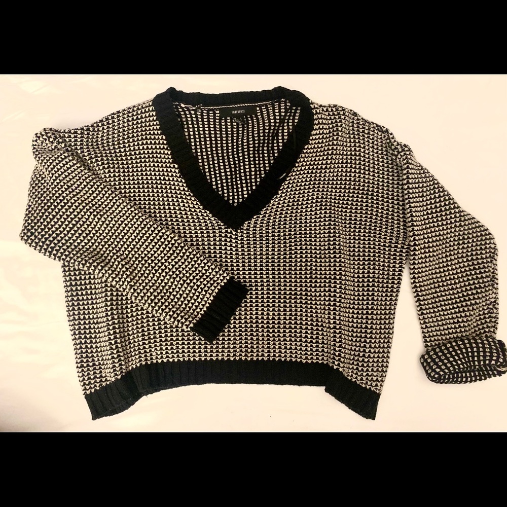 Forever 21| Black & White Knit Cropped Sweater